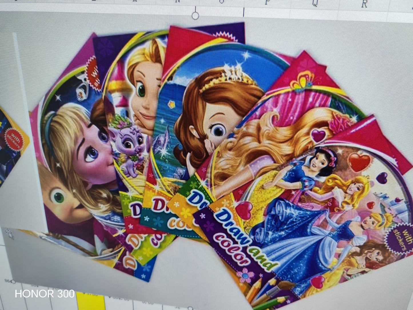 W152 - DISNEY COLORING BOOK (20.7X8.5CM)