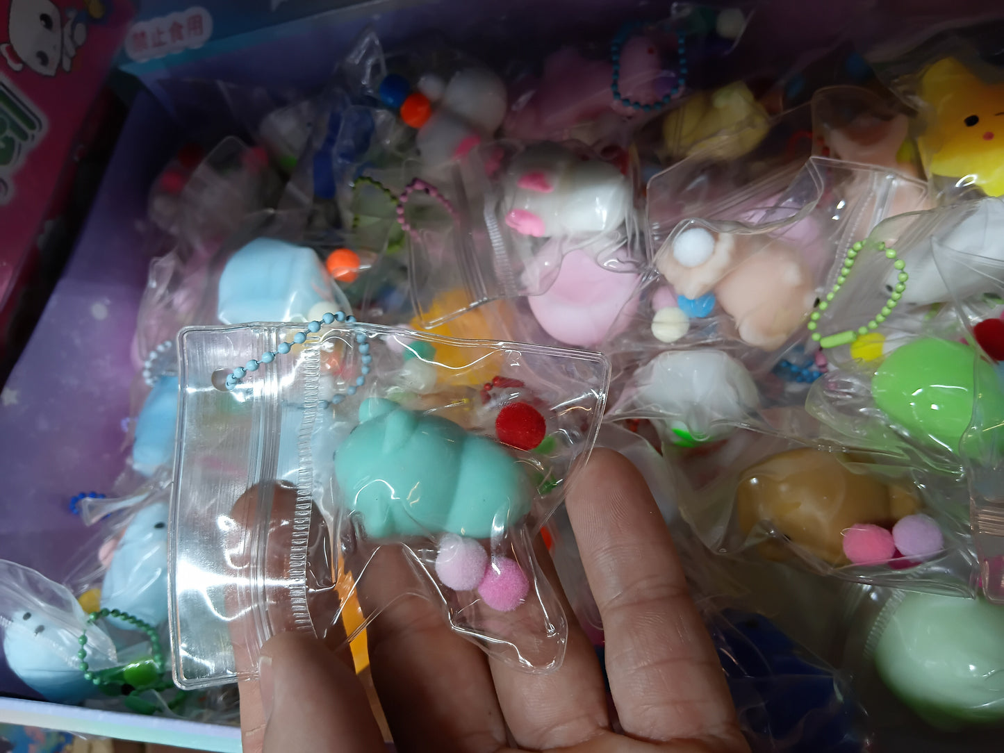 W458 - MINI SQUISHY WITH BALLS/ANIMAL