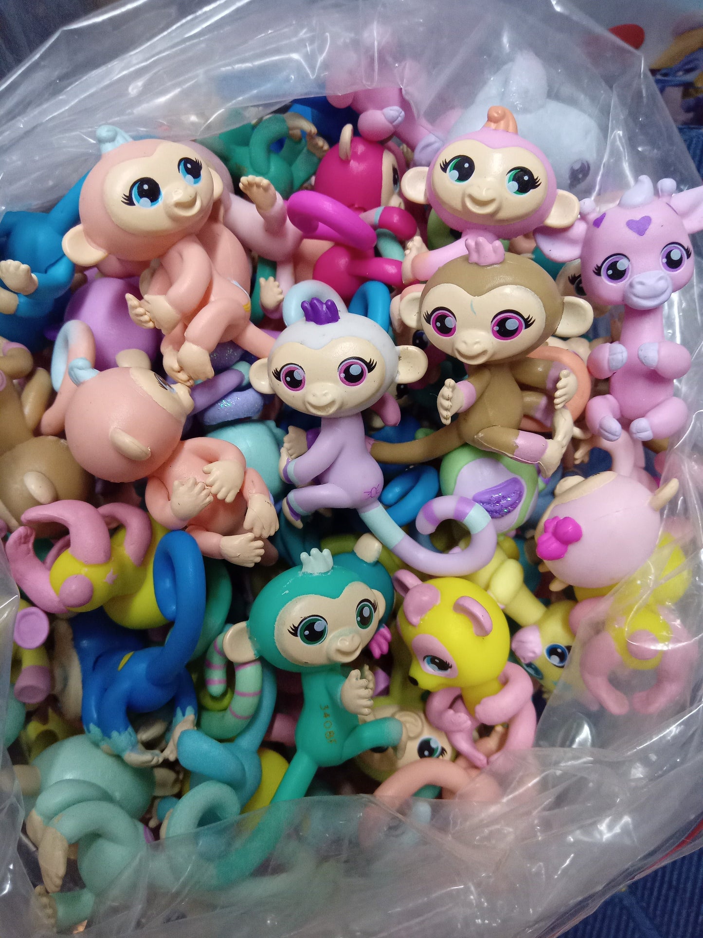 V266 - FINGERLING ANIMALS