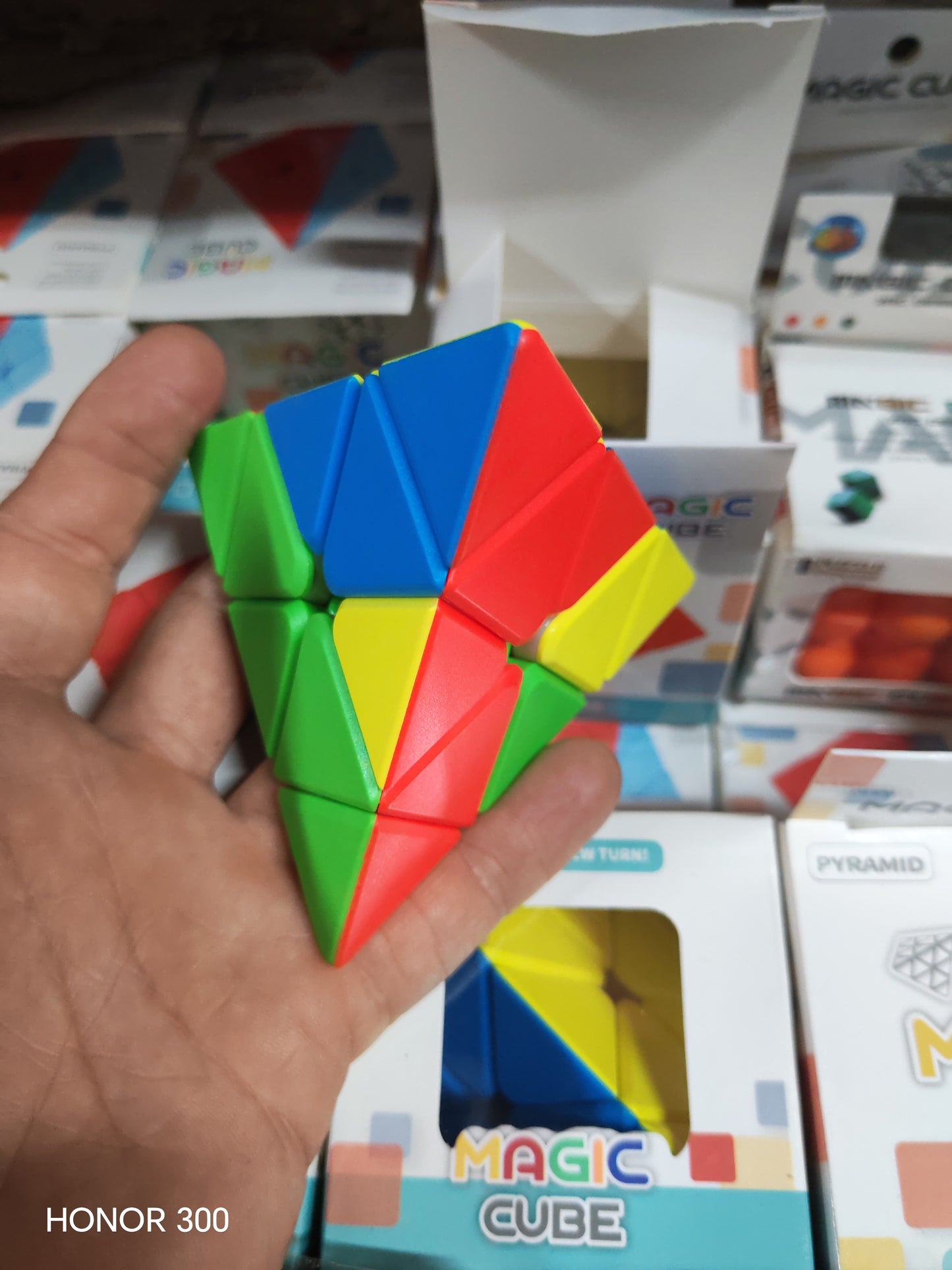 W193 - TRANGLE CUBE