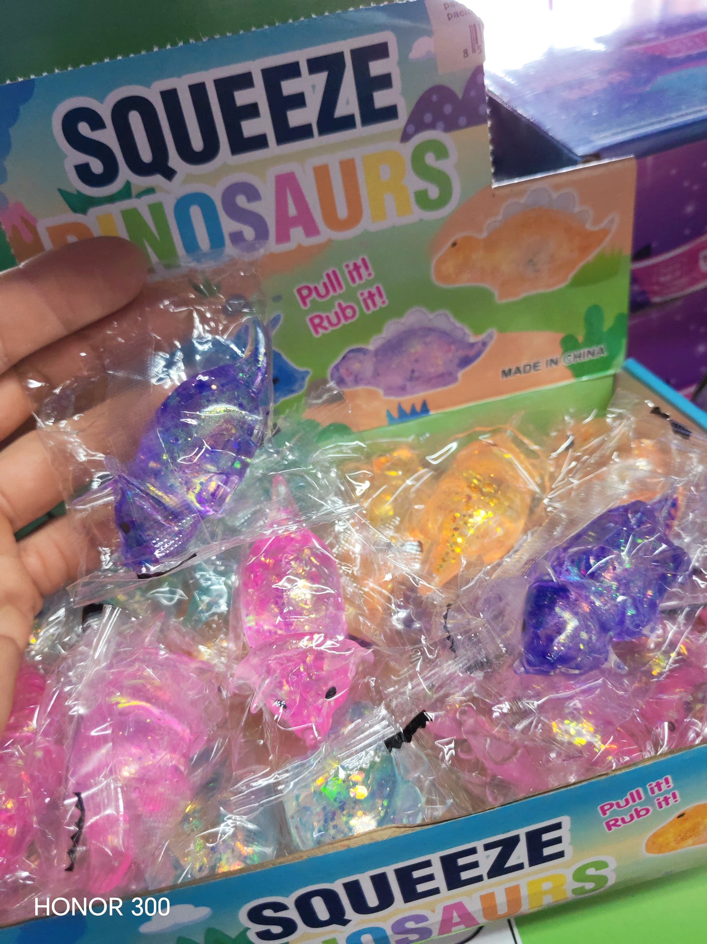 W704 - MINI SQUISHI DINOSAUR