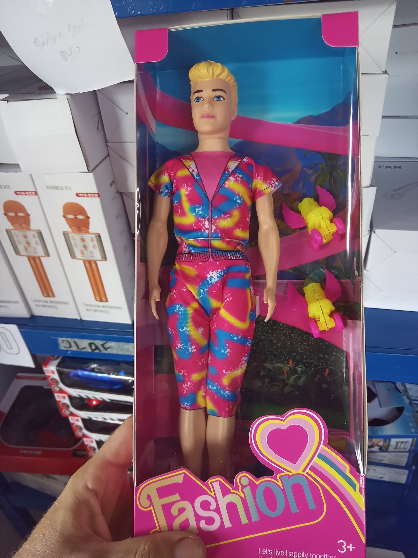 VD255 - BARBIE KEN DOLL ROLLER SKATE