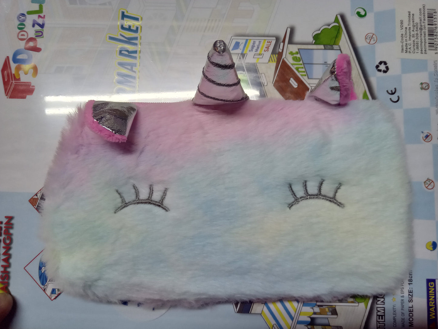 VD218 - UNICORN PENCILCASE SILVER LASHES