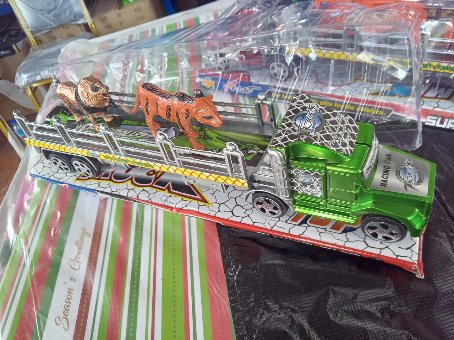 VD213 - TRUCK SET WITH LIONS