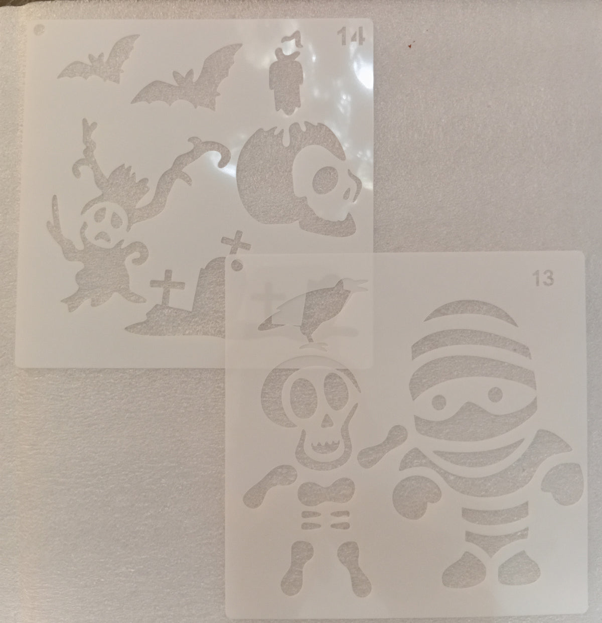 E323- 24 PC HALLOWEEN STENCIL SET (LARGE 6X6IN)