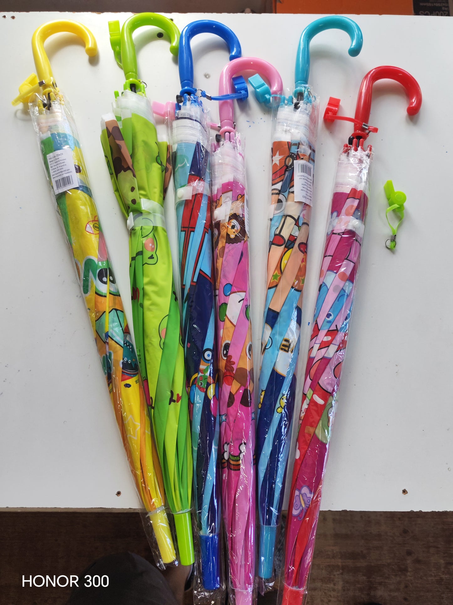 W29-KIDS UMBRELLA WITH WHISTLE