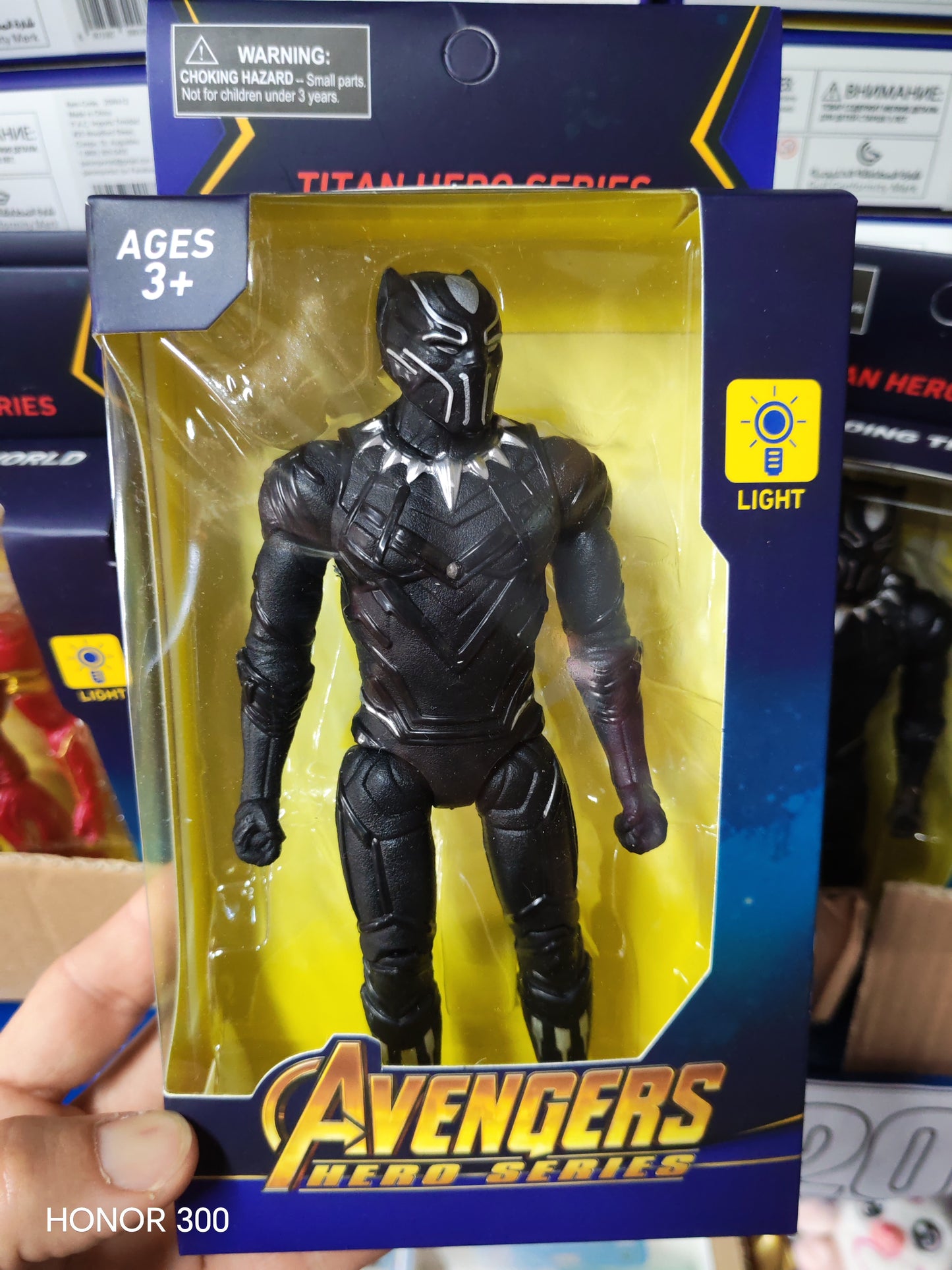 W412 - HERO FIGUREENS - BLACK PANTHER