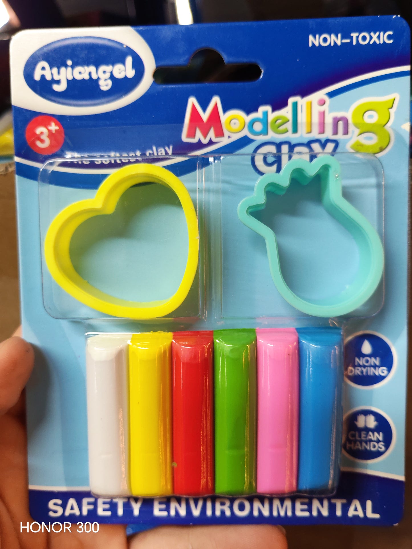 W135 - MODELLING CLAY SET SMALL