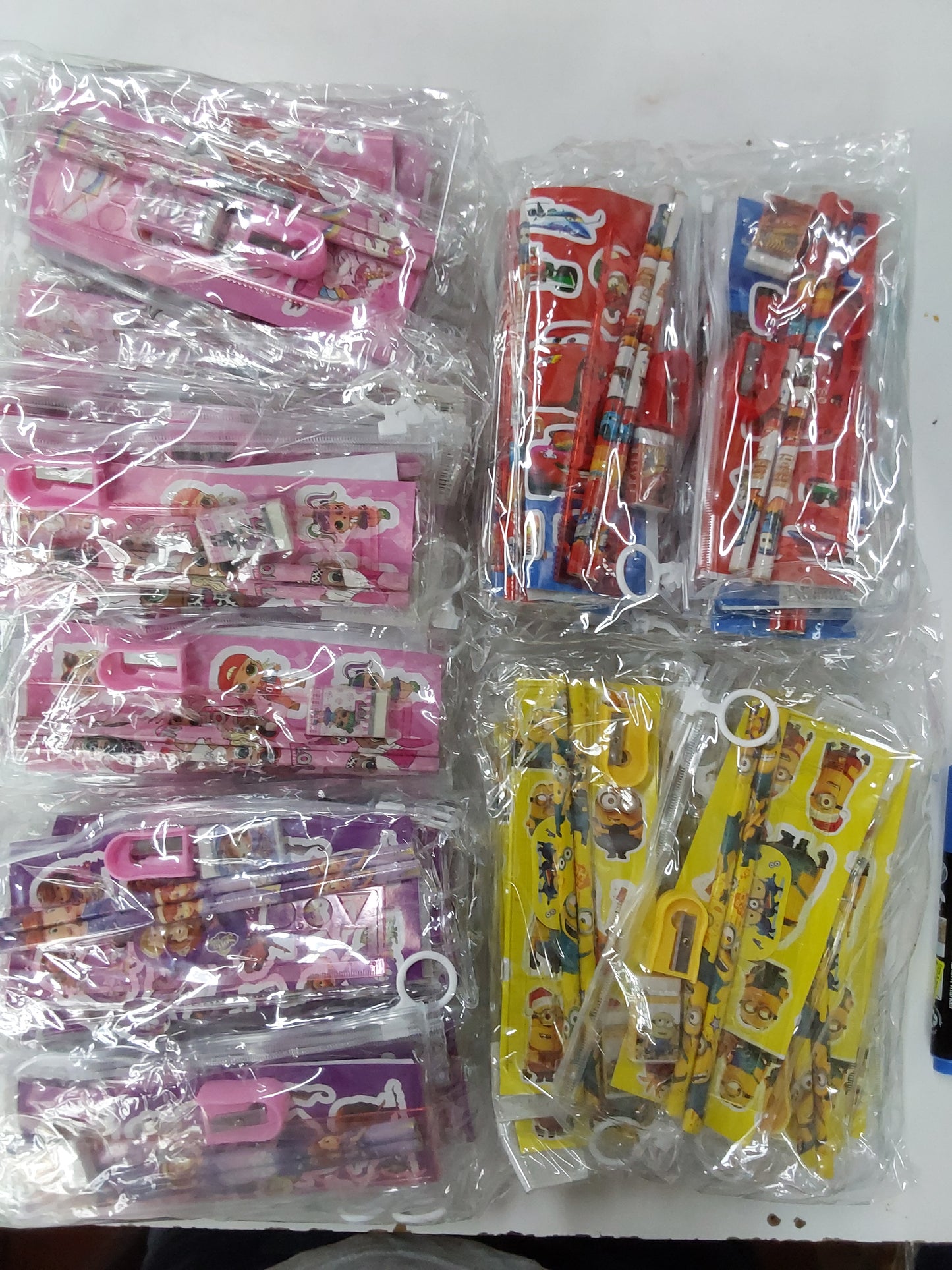 V135 - PENCILCASE SET WITH STICKERS (2)