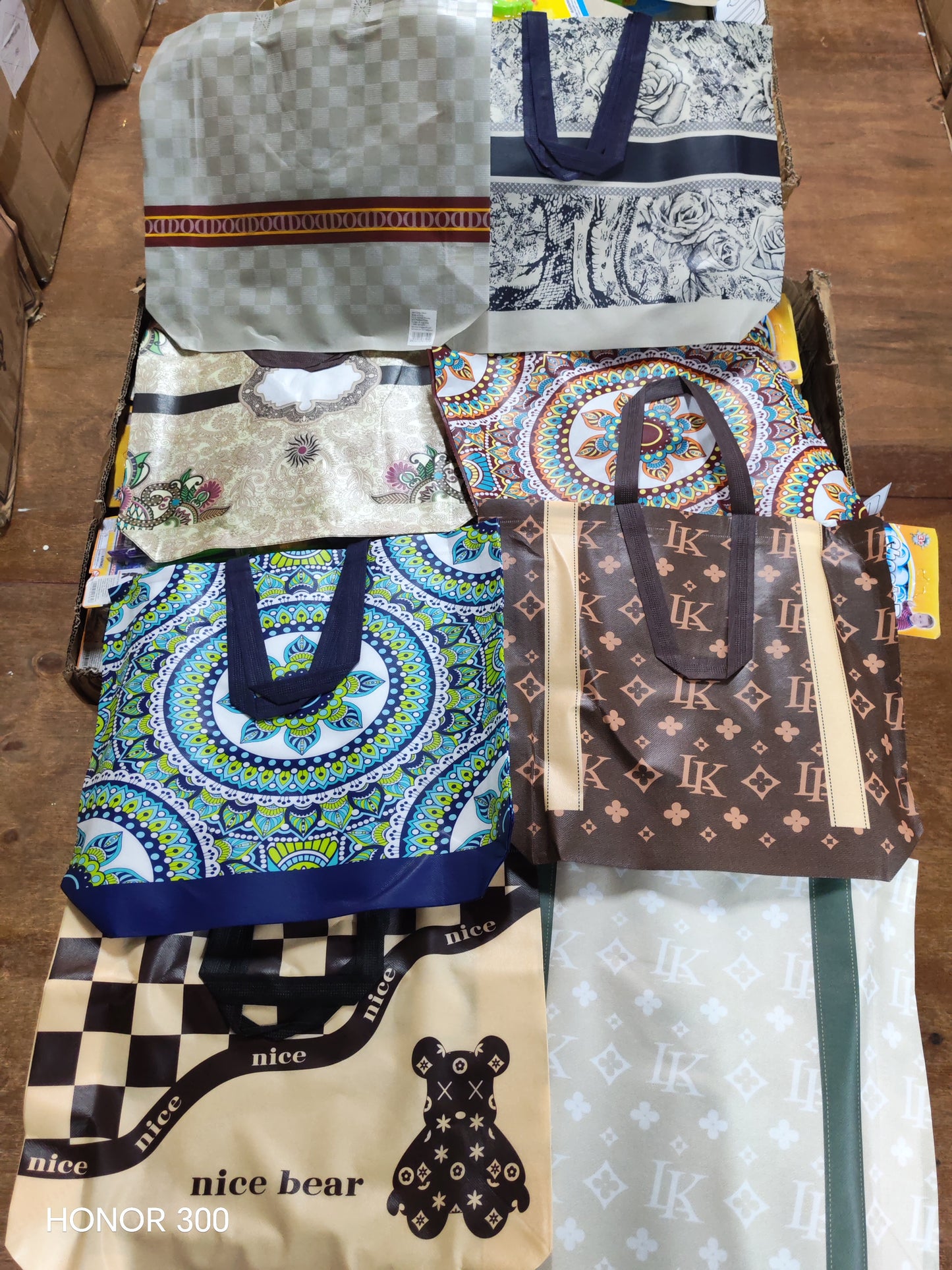 W4 - DESIGNER REUSEABLE BAG