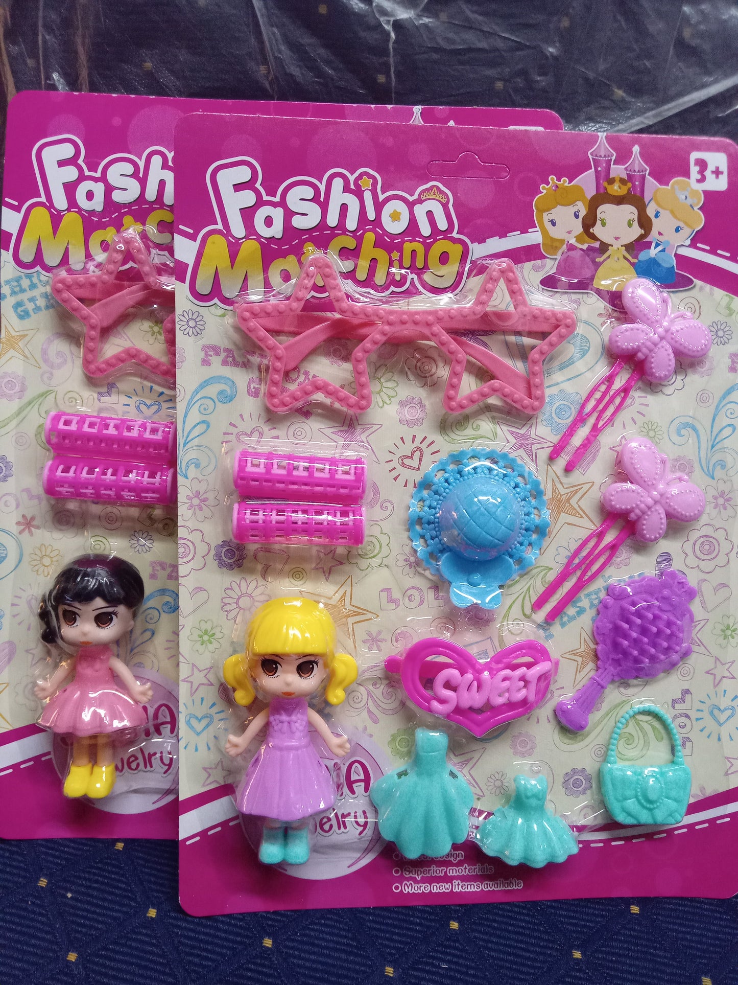 V31 - CLIP DOLL SET w EXTRAS