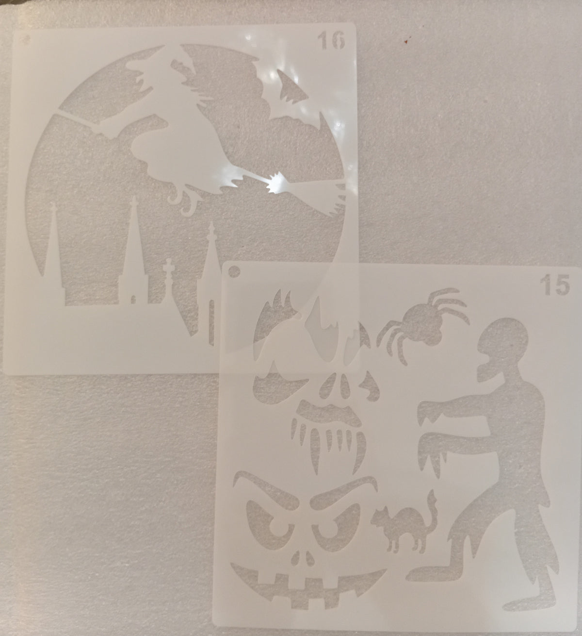 E323- 24 PC HALLOWEEN STENCIL SET (LARGE 6X6IN)