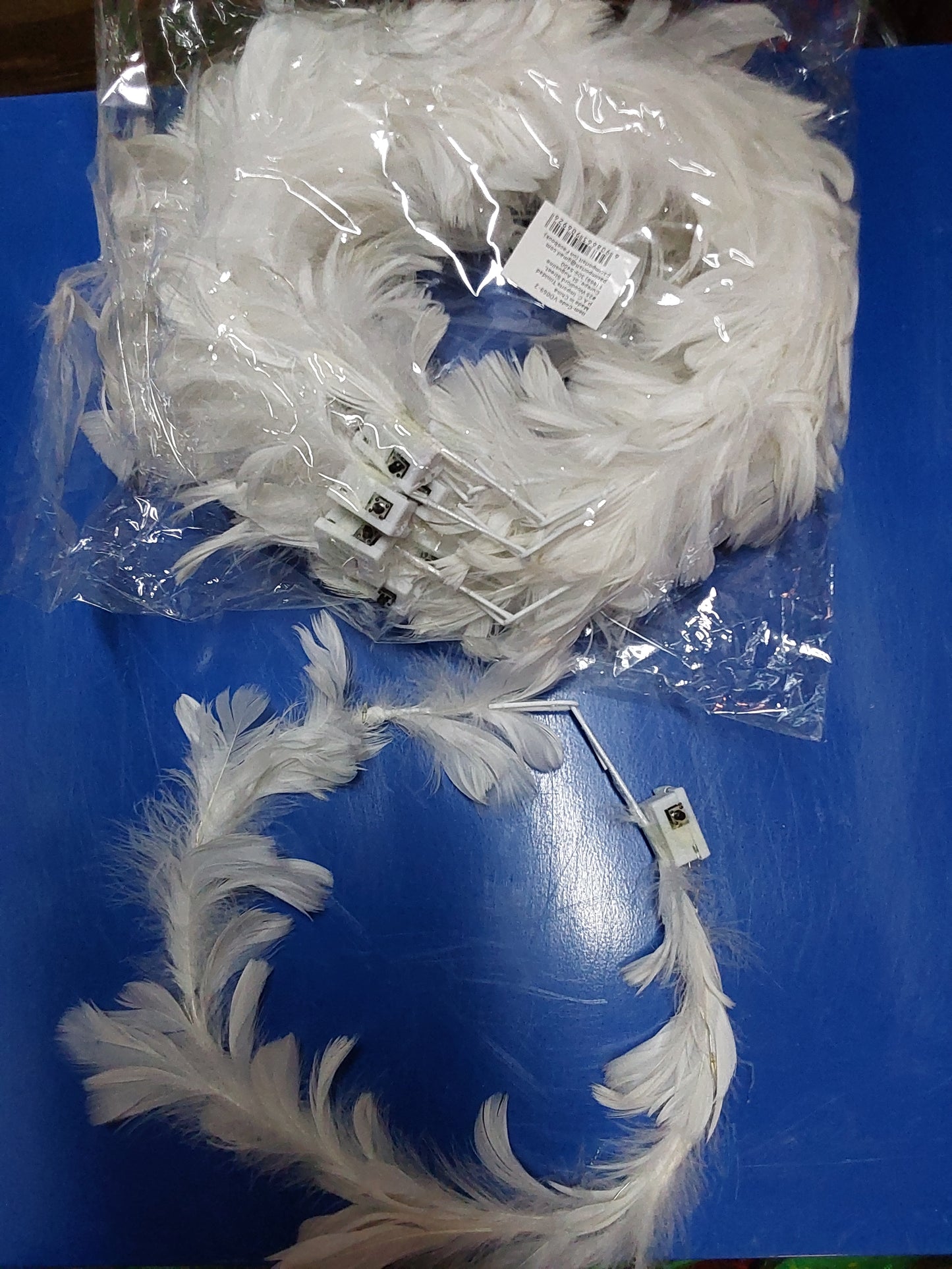 VD069-2 - WHITE FEATHER HEADPIECE