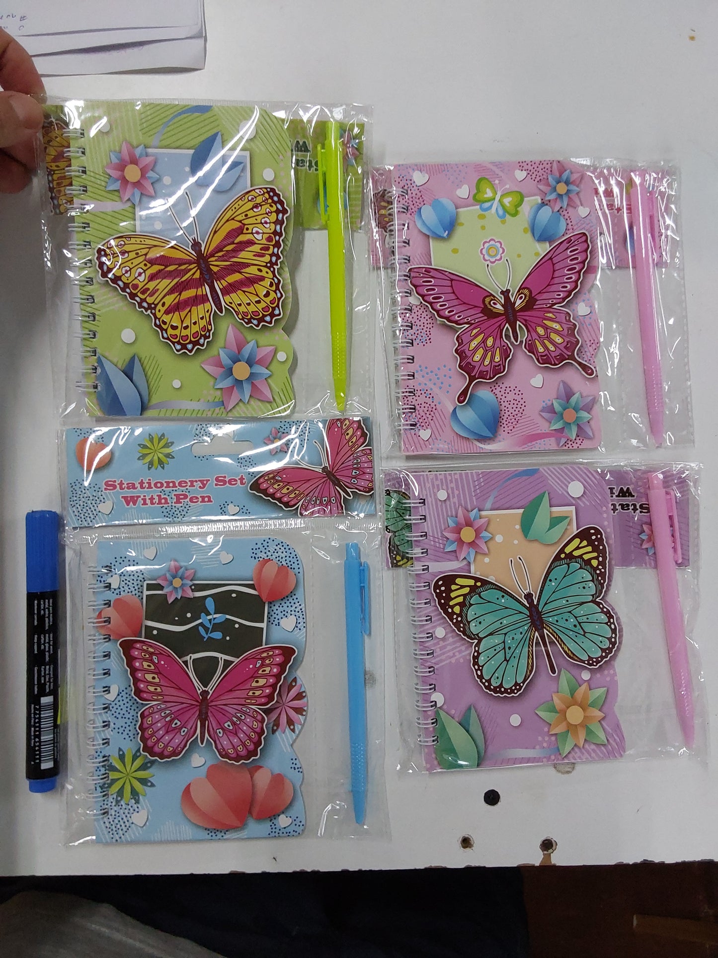 V155 - BUTTERFLY BOOK WITH PEN