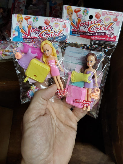V39 - MINI CLIP DOLL SET