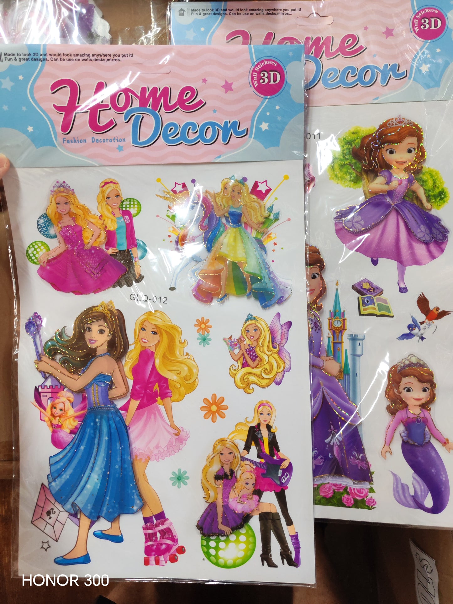 W146 - 3D DISNEY STICKER - GIRL