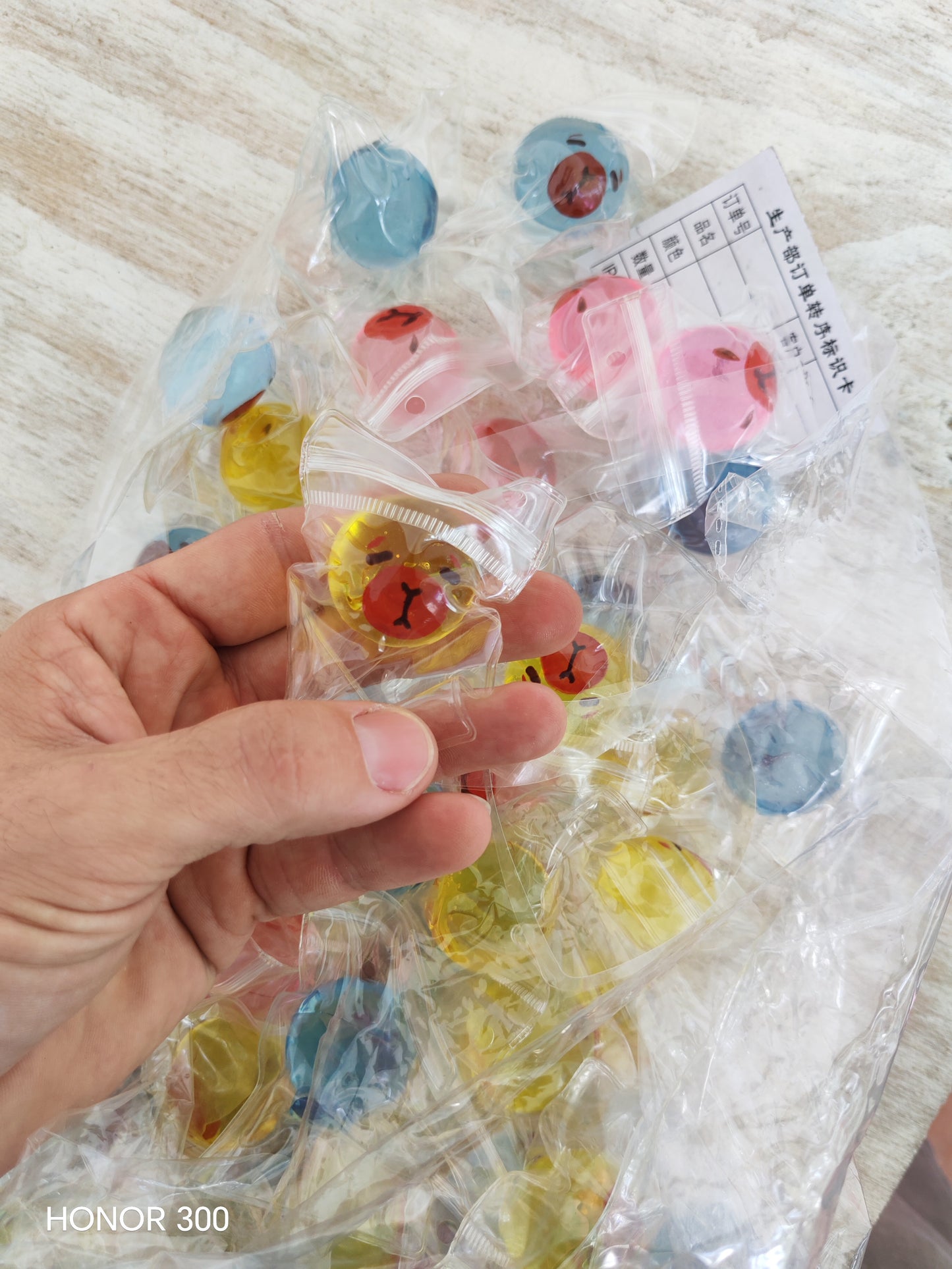 W734 - MINI SQUISHI STICKY BALL