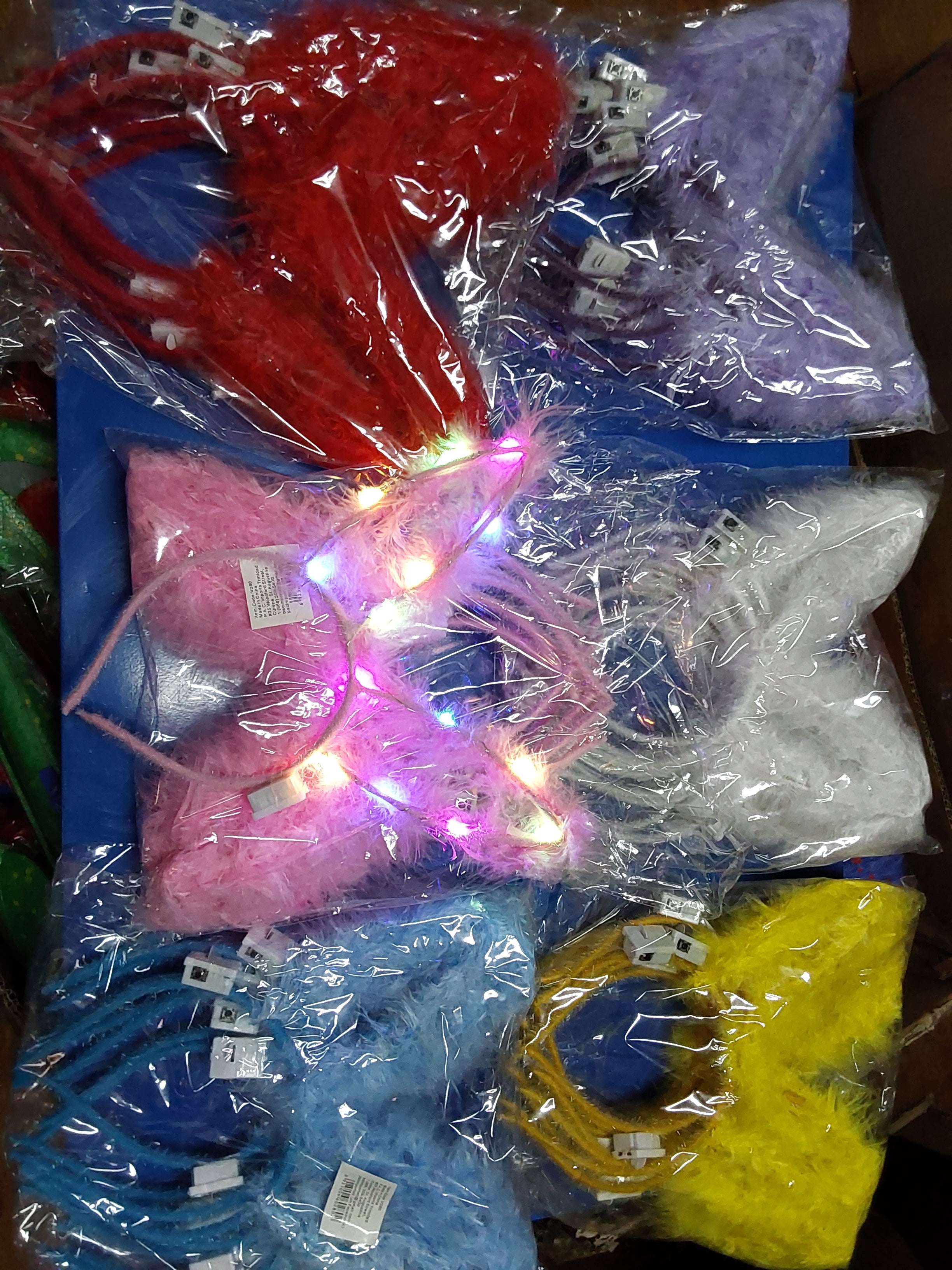 Feather Rabbitears V280 - RABBIT EARS FEATHER WITH LED – P.A.C. Imports TT